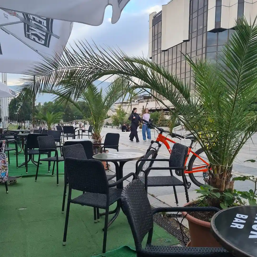 Bar "Jack" Sofía - Bebidas y ambiente agradable en el centro